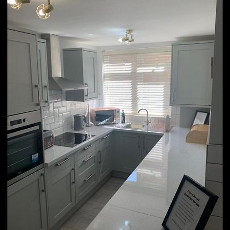 רוגבי Beautiful Room In Apartment Near Town Centre מראה חיצוני תמונה
