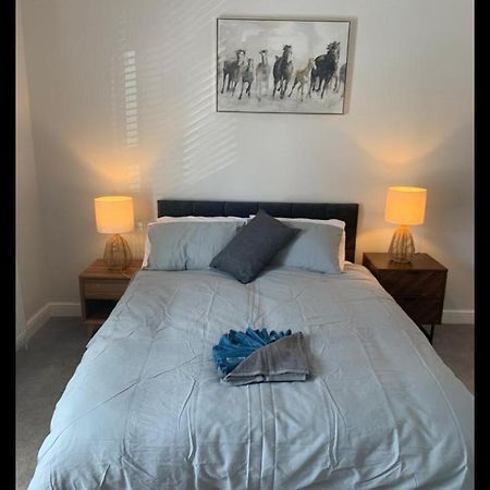 רוגבי Beautiful Room In Apartment Near Town Centre מראה חיצוני תמונה