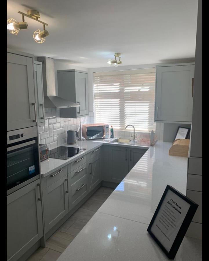 רוגבי Beautiful Room In Apartment Near Town Centre מראה חיצוני תמונה