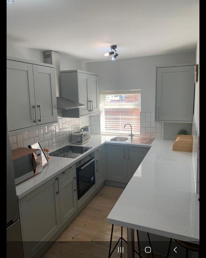 רוגבי Beautiful Room In Apartment Near Town Centre מראה חיצוני תמונה