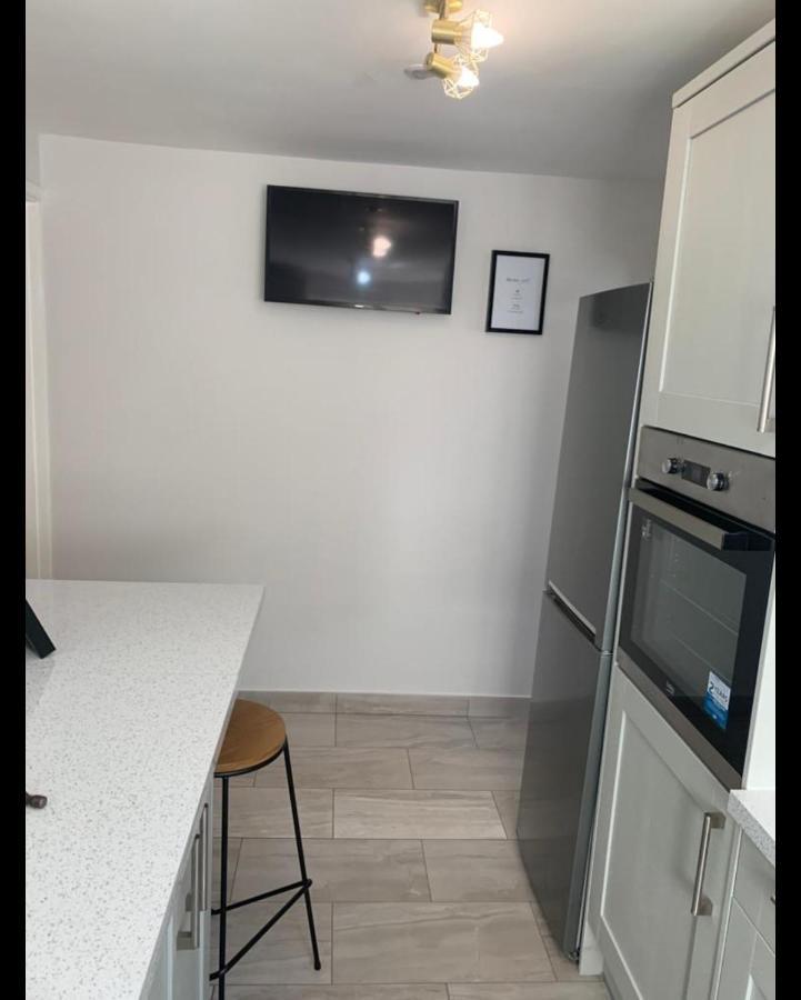 רוגבי Beautiful Room In Apartment Near Town Centre מראה חיצוני תמונה