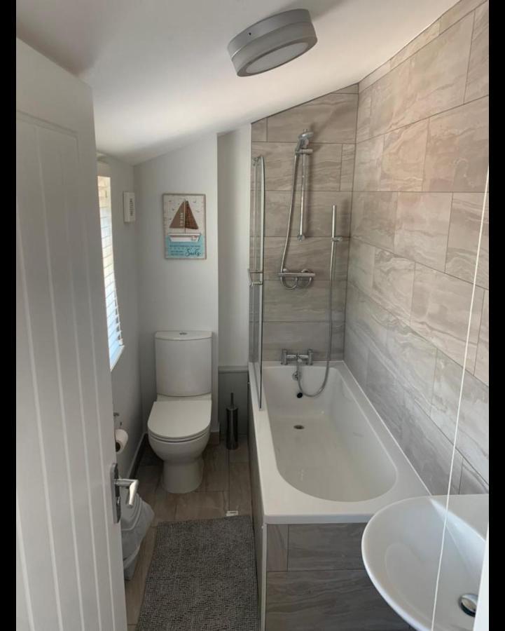 רוגבי Beautiful Room In Apartment Near Town Centre מראה חיצוני תמונה