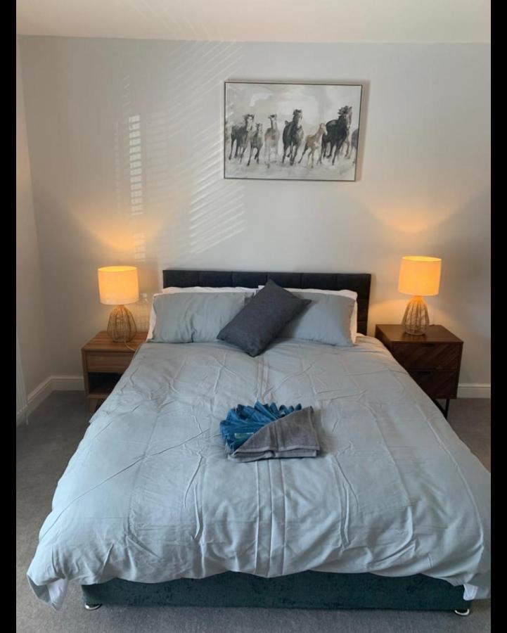 רוגבי Beautiful Room In Apartment Near Town Centre מראה חיצוני תמונה